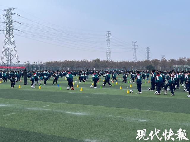 九游娱乐app中小学体育课如何“天天见”？在江苏看见体育活动加“宿”度(图7)