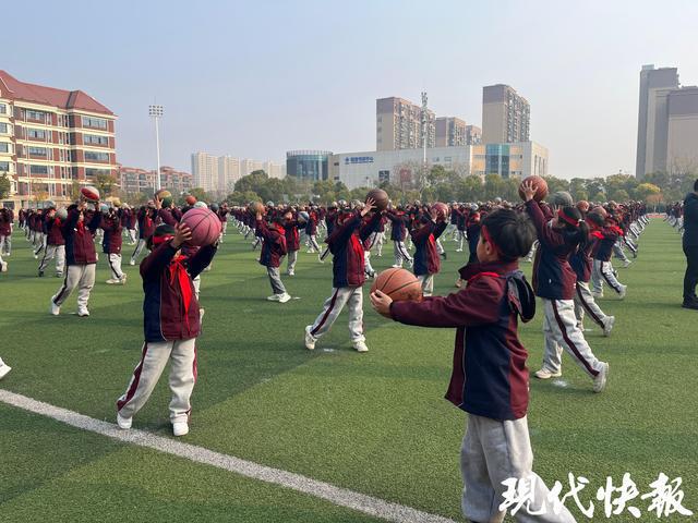 九游娱乐app中小学体育课如何“天天见”？在江苏看见体育活动加“宿”度(图4)