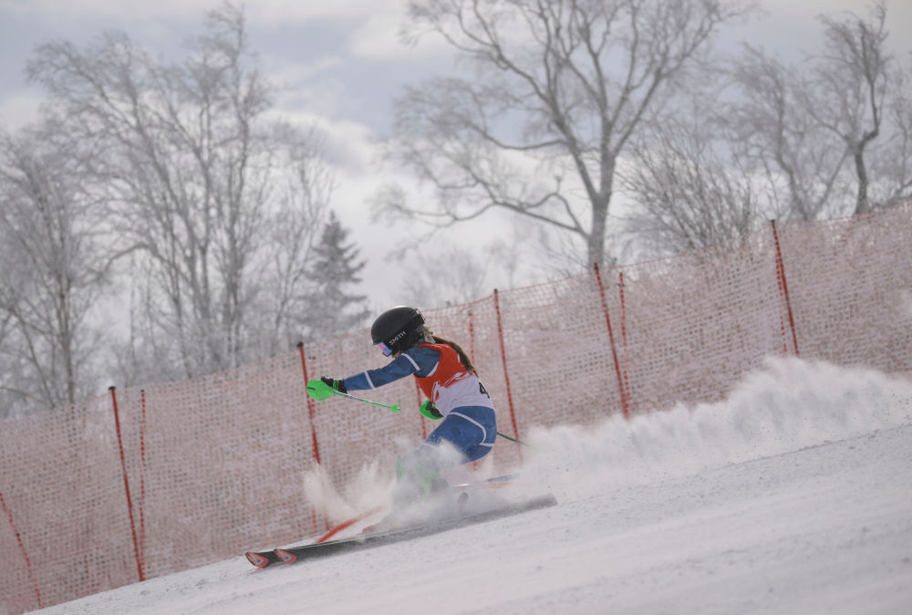 九游娱乐亚冬会 高山滑雪女子回转比赛赛况(图1)