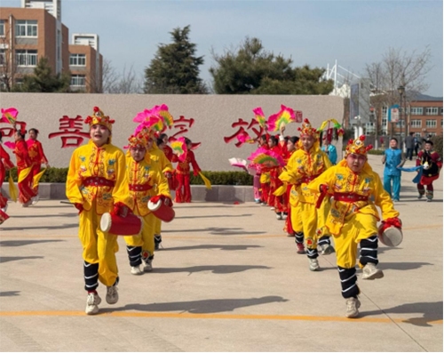 烟台：“双九游娱乐官网大课间”体育改革 破解“课间圈养”难题(图1)